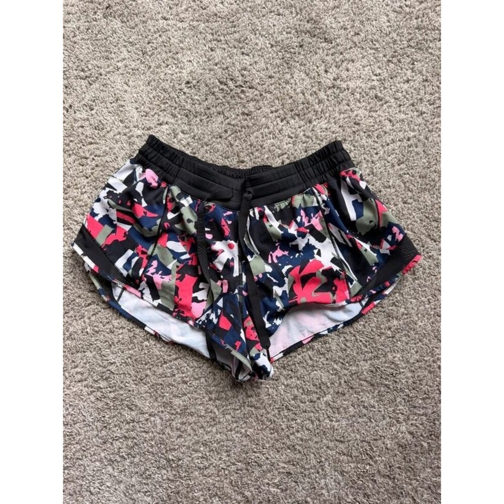 Lululemon Size 8 Hotty Hot Short